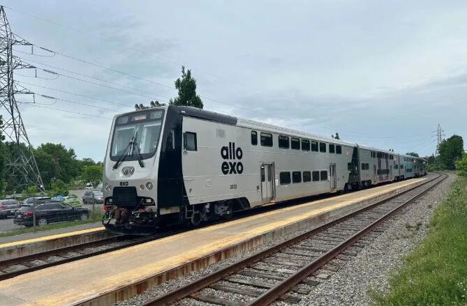 中車出口加拿大雙層不銹鋼鐵路客車投運